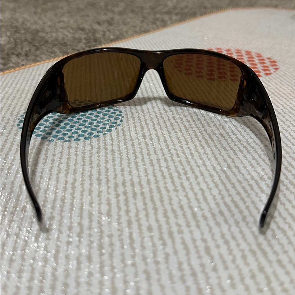 Women’s Oakley Sunglasses - Picture 3 of 3